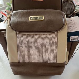 Chill like a boss bottle bag NWT Vanilla Latte